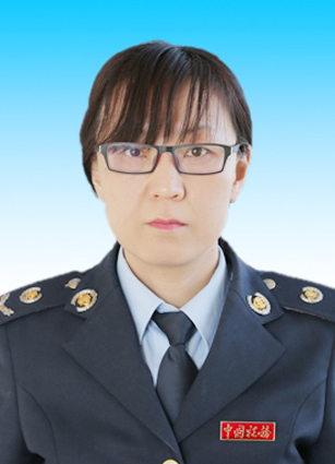 王菁